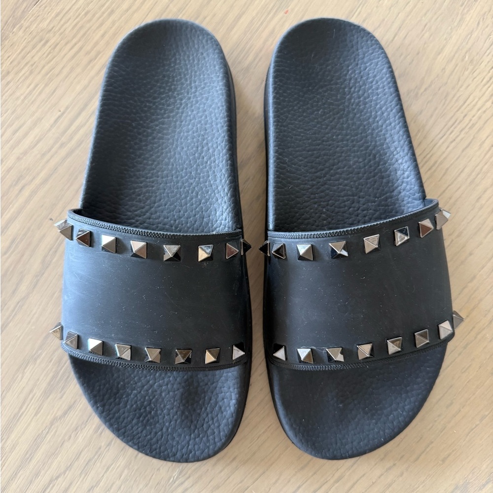 Valentino Garavani Rockstud Rubber Slide Sandals - Picture 2 of 6